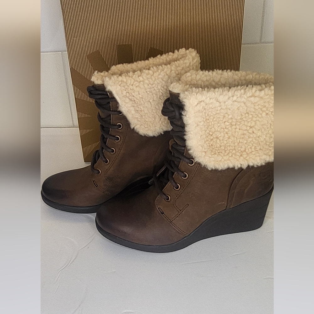 UGG "Zea" Wedge Suede Leather Waterproof Snow Boots - Size 5
